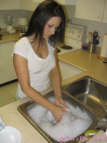 teen washing dishes super sexy1