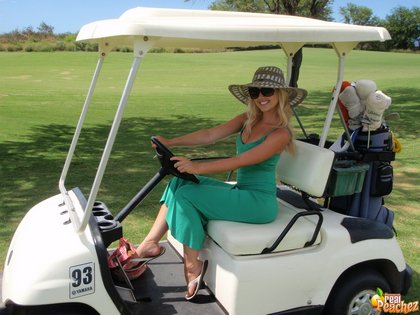 peachez sexy-golf cart2