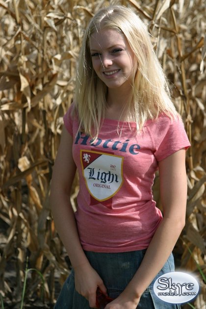skye model country girl corn field2