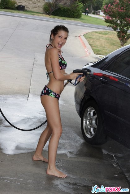 linds roxx bikini car wash1