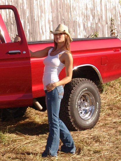 misty-anderson-farmers-daughter-ford-truck06